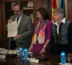 En la imagen de izquierda a derecha Adolfo Sotelo Vázquez, Ana Santos Aramburo y Annie Salomón