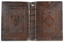 Encuadernación gótico-mudéjar de bandas rectangulares con escudo central. Siglo XV