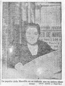 Foto de la lotera doña Manolita en su establecimiento durante la Guerra Civil, en La Voz