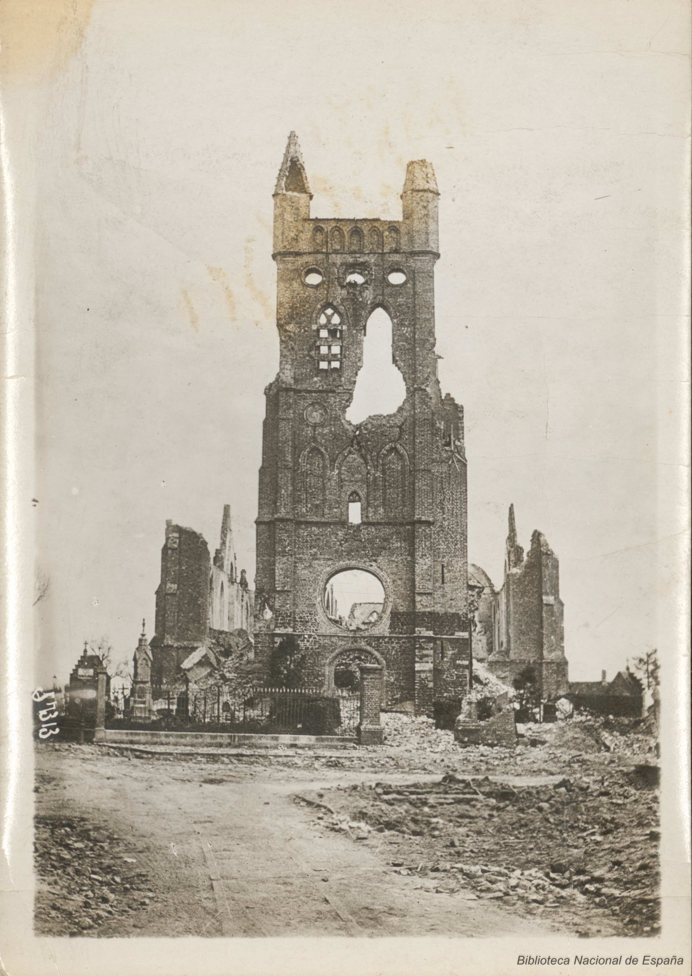 La Iglesia de Reninghe (Bélgica) tras ser bombardeada