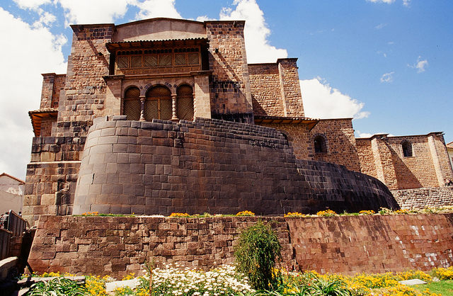 Construcciones españolas sobre las piedras incas: el Coricancha o Templo del Sol y el Convento de Santo Domingo