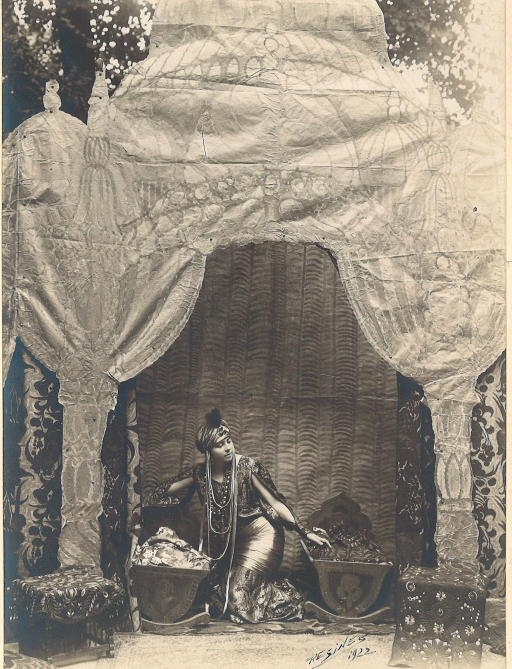 Catalina Barcena en su papel de Aissa