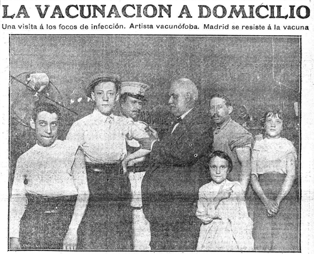 Vacunación a domicilio en el barrio madrileño de Malasaña, en el diario El País