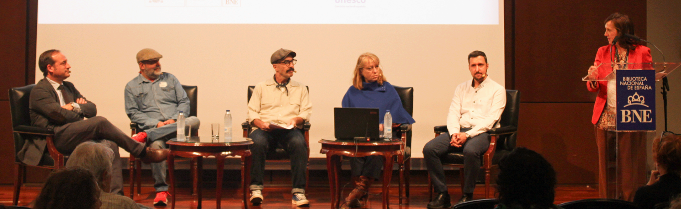 Imagen de los participantes de la mesa redonda