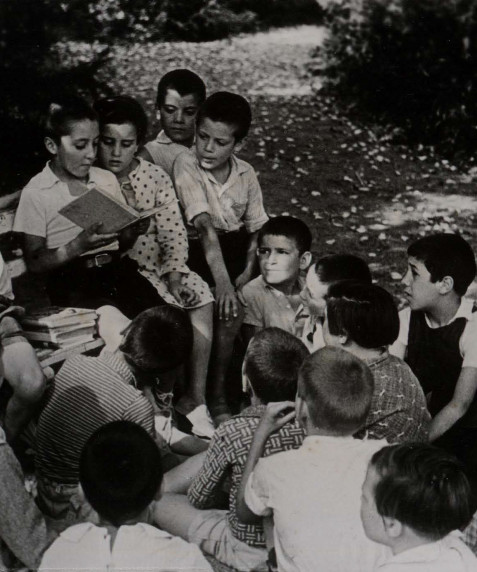 Fotografía de niños en la colonia infantila El Pins