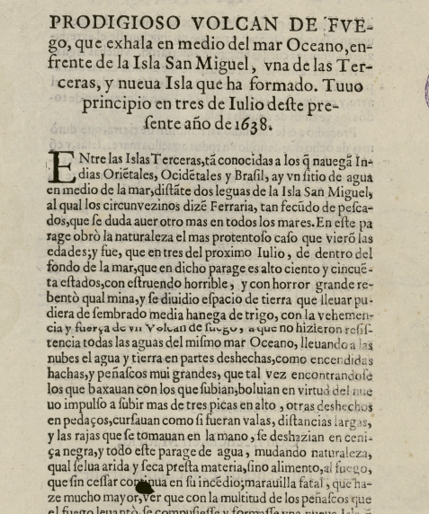 Prodigioso volcán de fuego, que exhala en medio del mar océano