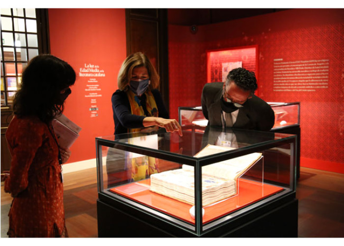 La comisaria Josefina Planas y director cultural Ángel Martínez La comisaria Josefina Planas y director cultural Ángel Martínez