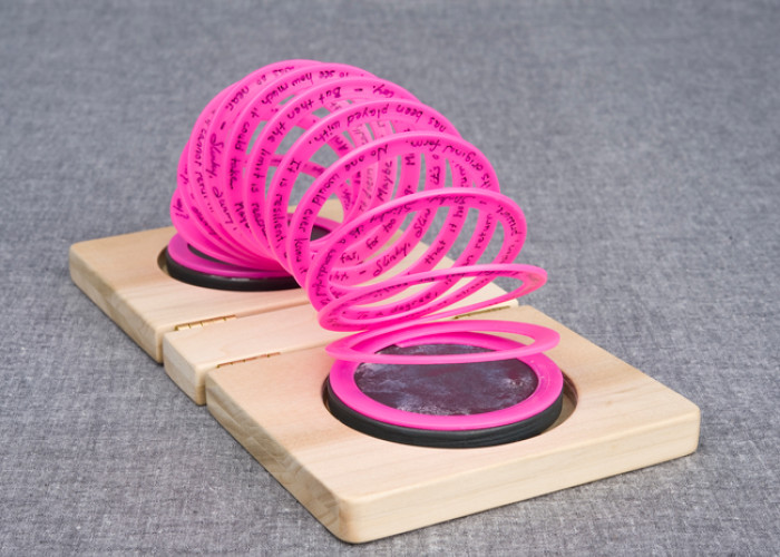 Leticia Bajuyo - A Wonderful toy. BNE ER/6456/1