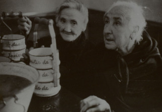 Fotografía de reparto de comida