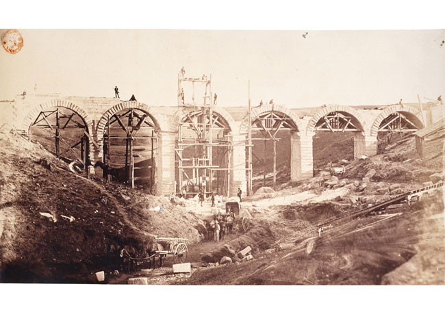 Vistas de la presa y demás obras del Canal de Isabel II de Charles Clifford, 1858. BNE, 17-LF/100
