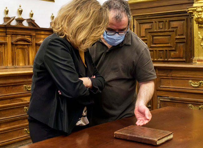 Traslado del Sinodal de Aguilafuente. María José Rucio y Arsenio Sánchez