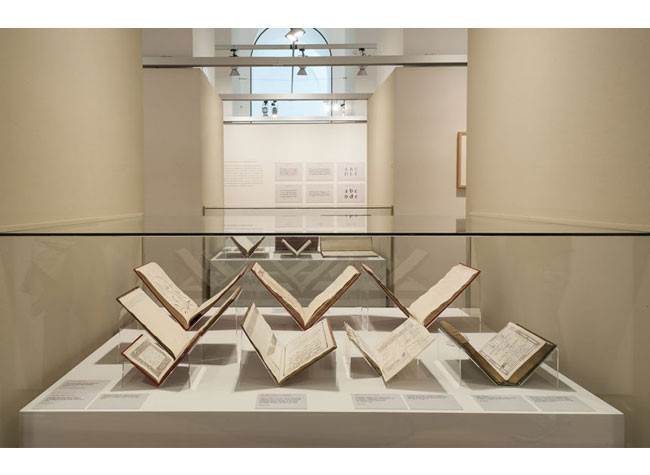 Imagen del montaje de la exposición Caligrafía española. El arte de escribir