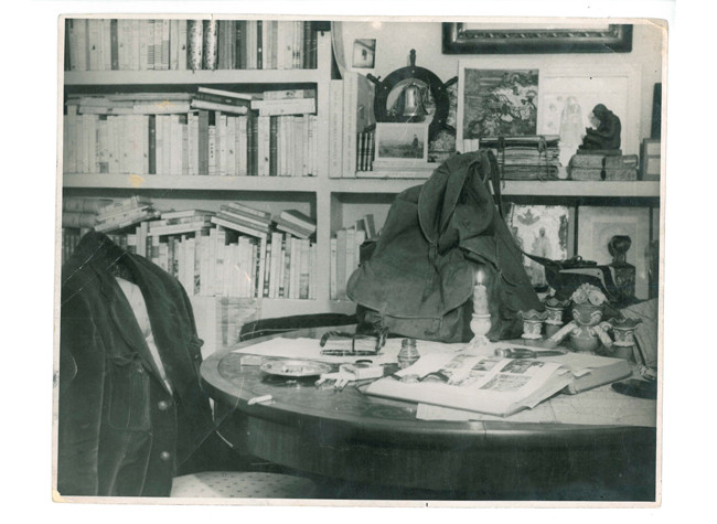 (1946) Mesa de CJC con los preparativos del viaje por la Alcarria