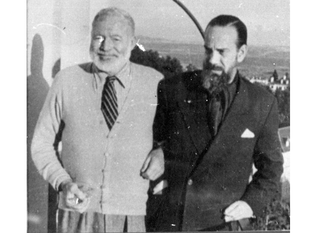 (1956) CJC y Hemingway en la casa de CJC en Mallorca