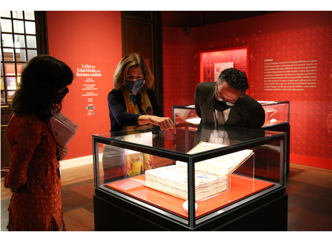 La comisaria Josefina Planas y director cultural Ángel Martínez
