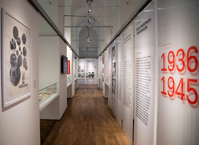 Montaje de la exposición Jorge Semprún. El largo viaje