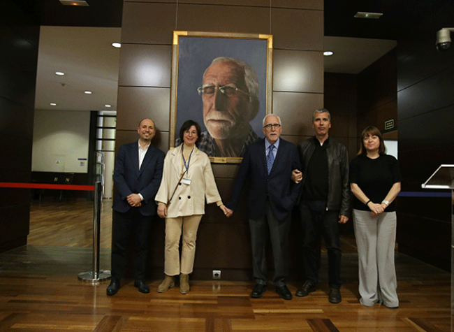 Óscar Arroyo, Luis Mateo Díez junto a sus familiares y María José Gálvez