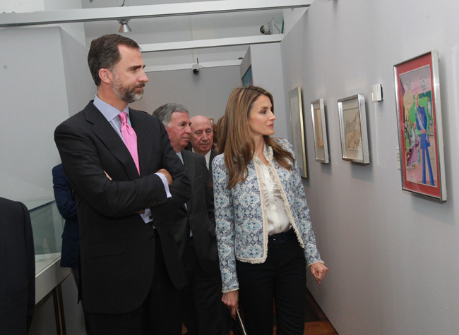 Los Príncipes de Asturias en la inauguración de la exposición La Transición en tinta china (27/05/13) © Casa de S.M. el Rey / Borja Fotógrafos