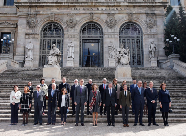 Sus Majestades los Reyes en la inauguración de la exposición Miguel de Cervantes: de la vida al mito (1616-2016)
