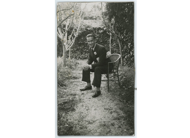 CJC en el jardín de su casa natal, Iria Flavia, 1939