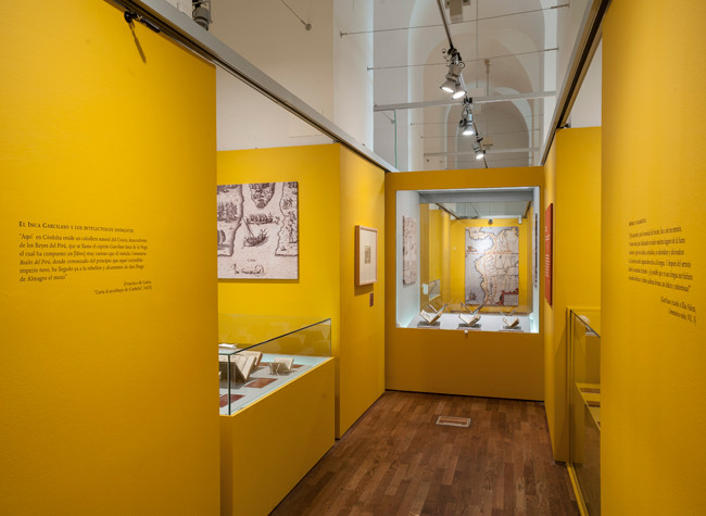 Sala de la exposición de La Biblioteca del Inca Garcilaso de la Vega (1616-2016)