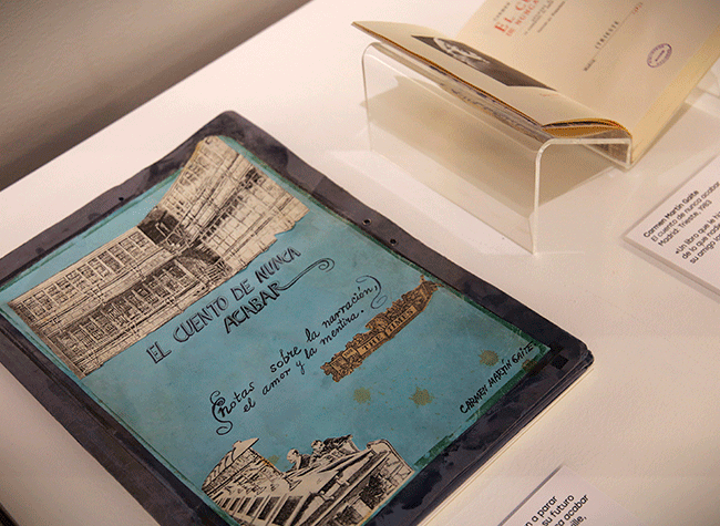 Montaje de la exposición «Carmen Martín Gaite. Un paradigma de mujer de letras»