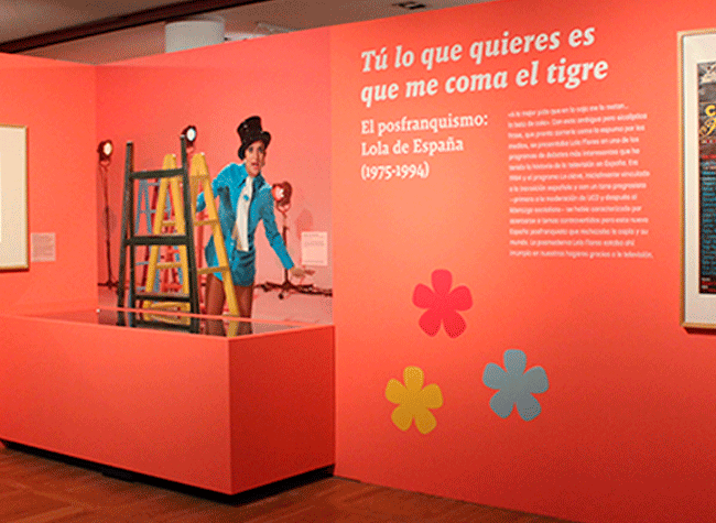 Montaje de la exposición Si me queréis, ¡venirse! Lola Flores en la Biblioteca Nacional de España