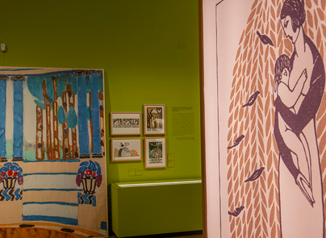 Montaje de la exposición de María Lejárraga