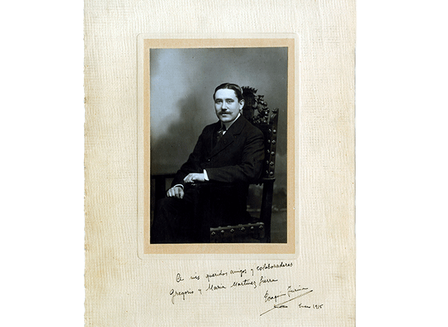 Fotografía dedicada de Joaquín Turina: «A mis queridos amigos y colaboradores Gregorio y María Martínez Sierra. Joaquín Turina. Enero 1915». Archivo María Lejárraga