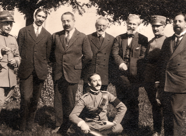 Miguel de Unamuno junto a los acompañantes de su viaje al frente italiano. Septiembre de 1917 [CMU, Universidad de Salamanca]