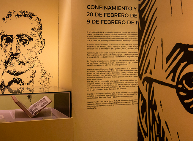 Montaje de la exposición "Unamuno y la política. De la pluma a la palabra"