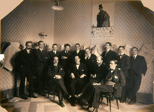 José Ortega y Gasset con la redacción de España. Madrid. 1915 Biblioteca Fundación Ortega-Marañón