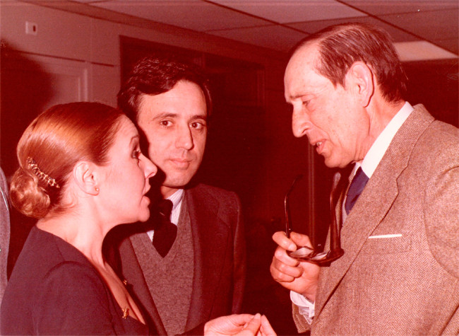 Miguel Delibes, Lola Herrera y José Sámano durante la representación teatral 