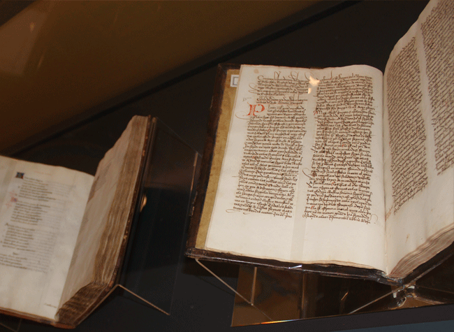 Montaje de la exposición El marqués de Santillana