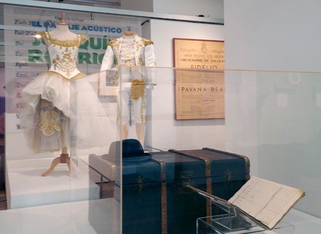 Montaje de la exposición de Joaquín Rodrigo