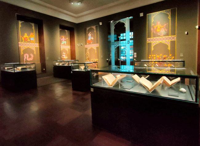 Montaje de la exposición Manuscritos persas