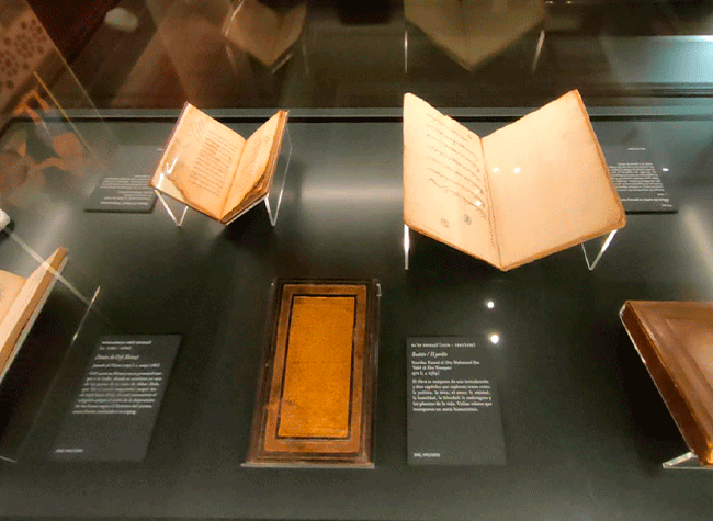 Montaje de la exposición Manuscritos persas