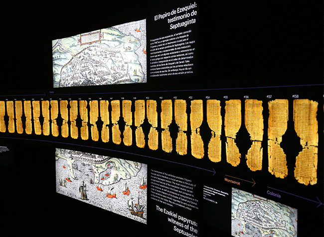 Montaje de la exposición El papiro de Ezequiel. La historia del códice P967