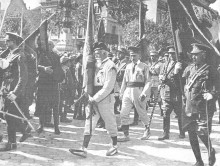 Desfile militar celebrado en Barcelona en 1927 con motivo de la Fiesta de la Raza en Mundo Gráfico