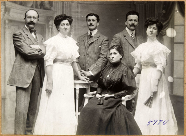 Los hermanos Álvarez Quintero. Álbum 6, nº 5774