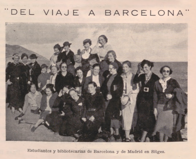 Imagen estudiantes y bibliotecarias en Sitges