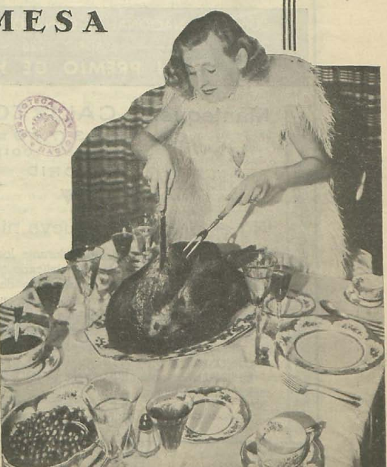 Una estrella de cine trinchando el pavo de Navidad en 1933